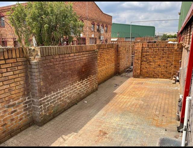 INDUSTRIAL PROPERTY TO RENT IN HENNOPSPARK